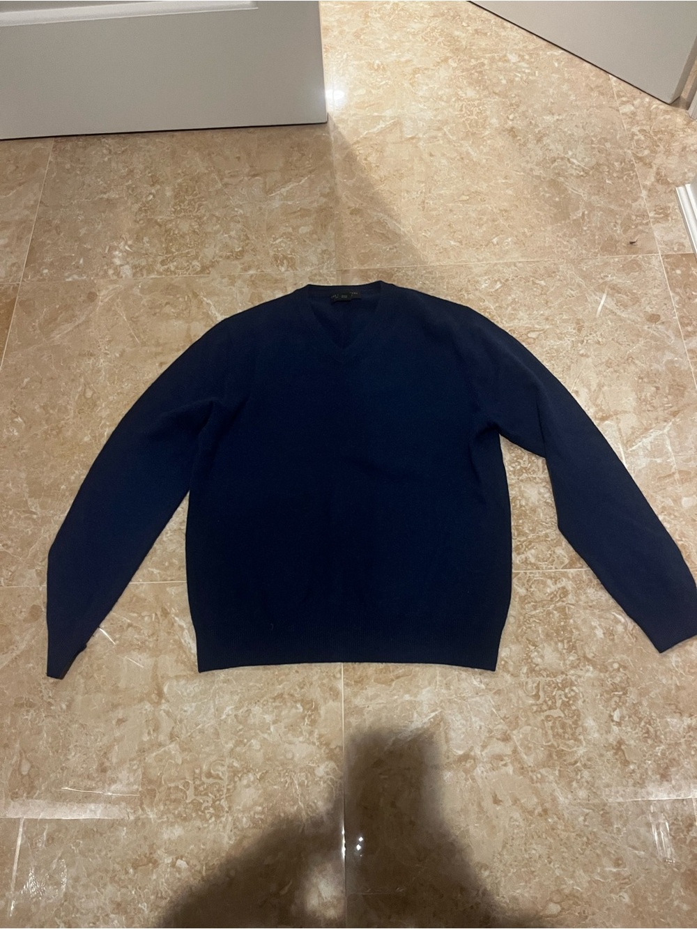 Bloomingdale's Men's V-Necky Sweater in Navy Blue 100% Cashmere (L)